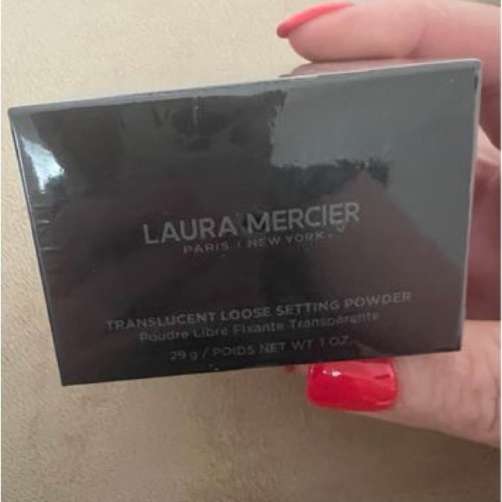Translucent Loose Setting Powder - Picture 1 of 9